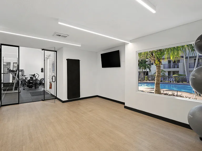 Sheridan Ocean Club Apartments — Photo 25