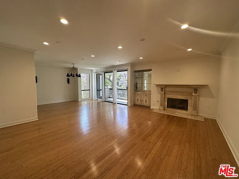 324 N Palm Dr #206 — Photo 36