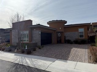 6739 Desert Crimson St, Spring Valley, NV 89148