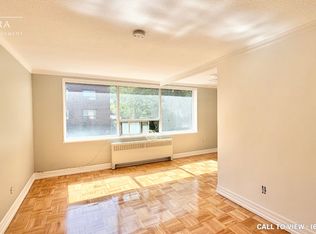 6 Kings Point Dr #11, Toronto, ON M8Y 1Z4