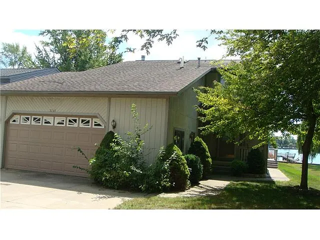 3241 Pointe Tremble Rd photo 1
