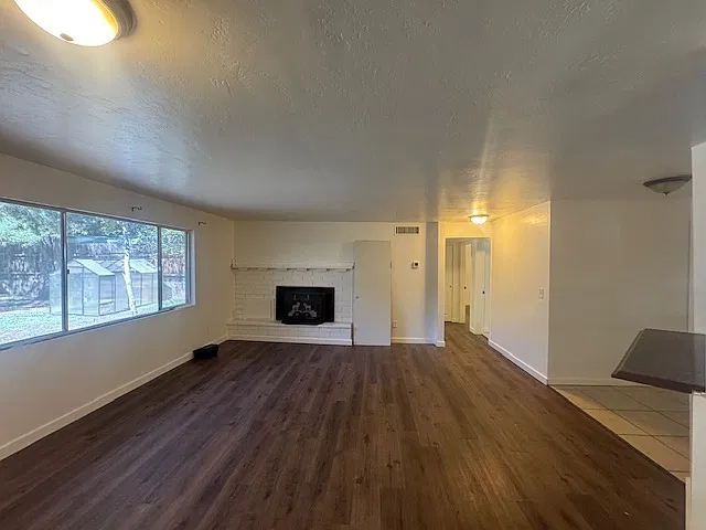 3 bed, 978 sqft, $2,100 — Photo 4