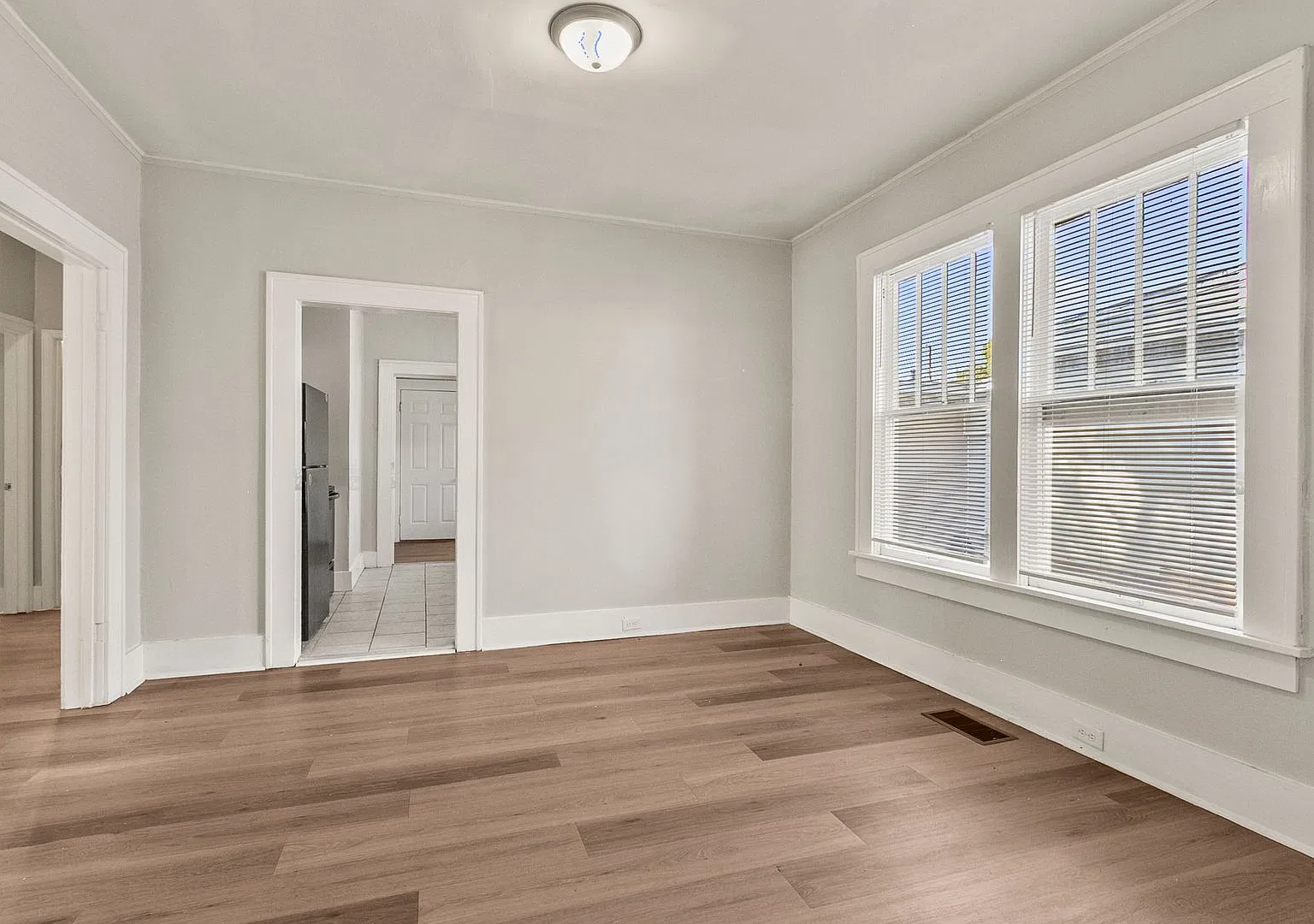 904 35th Avenue-3 Bed 2 Bath! Available Now! — Photo 4