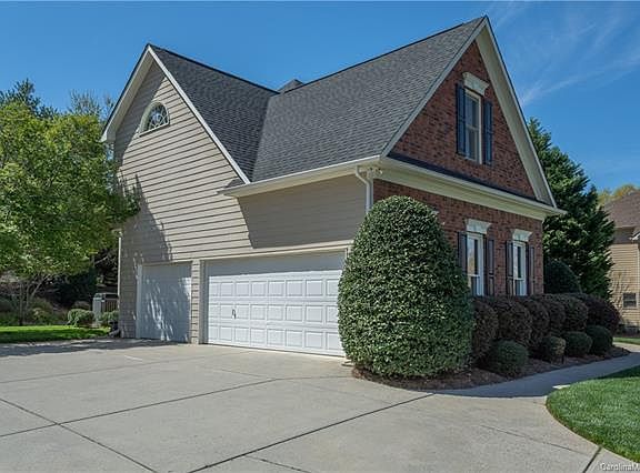 2nd image of 17054 Laurelmont Ct