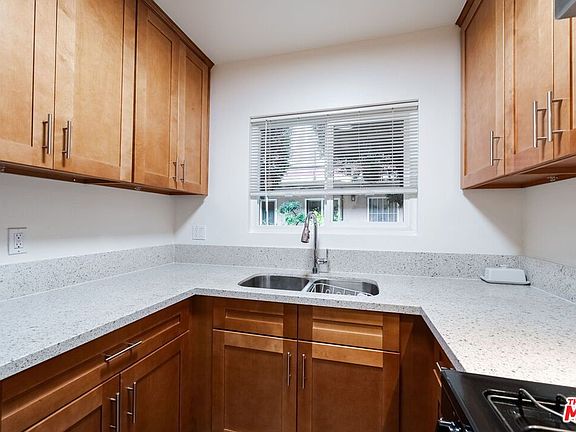 4th image of 13343 Victory Blvd APT 4