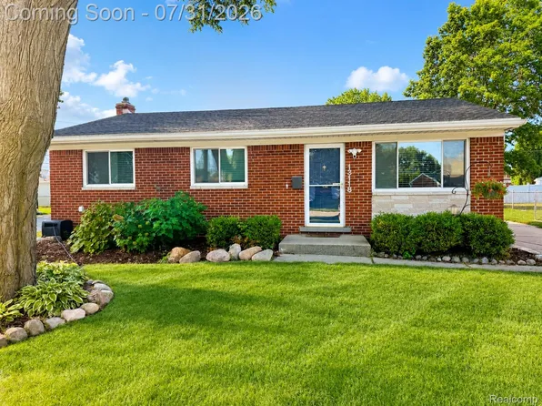 13118 Whitfield Dr, Sterling Heights, MI 48312