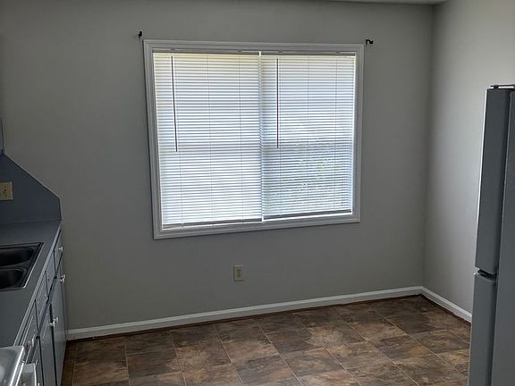 4th image of 6270 Stoneway Dr