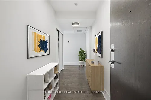 233 Carlaw Ave Photo 1