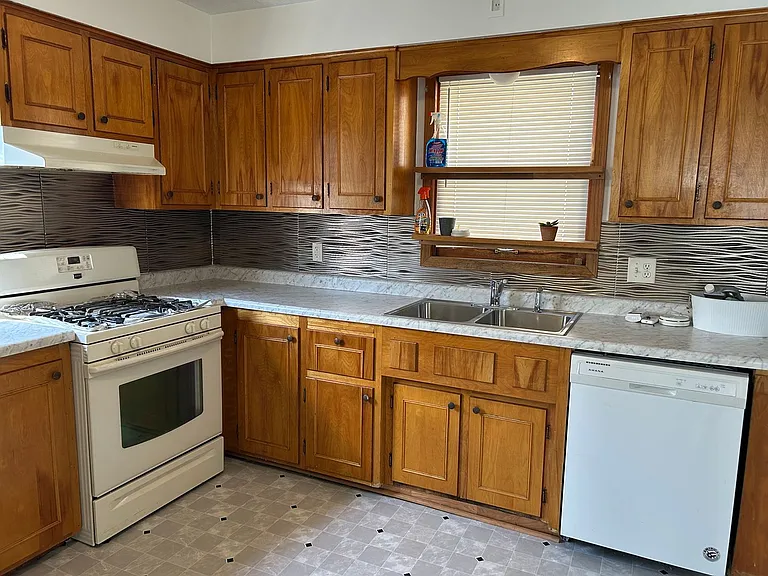 104 8th St NW APT Nate Larson - Lease Only — Photo 5