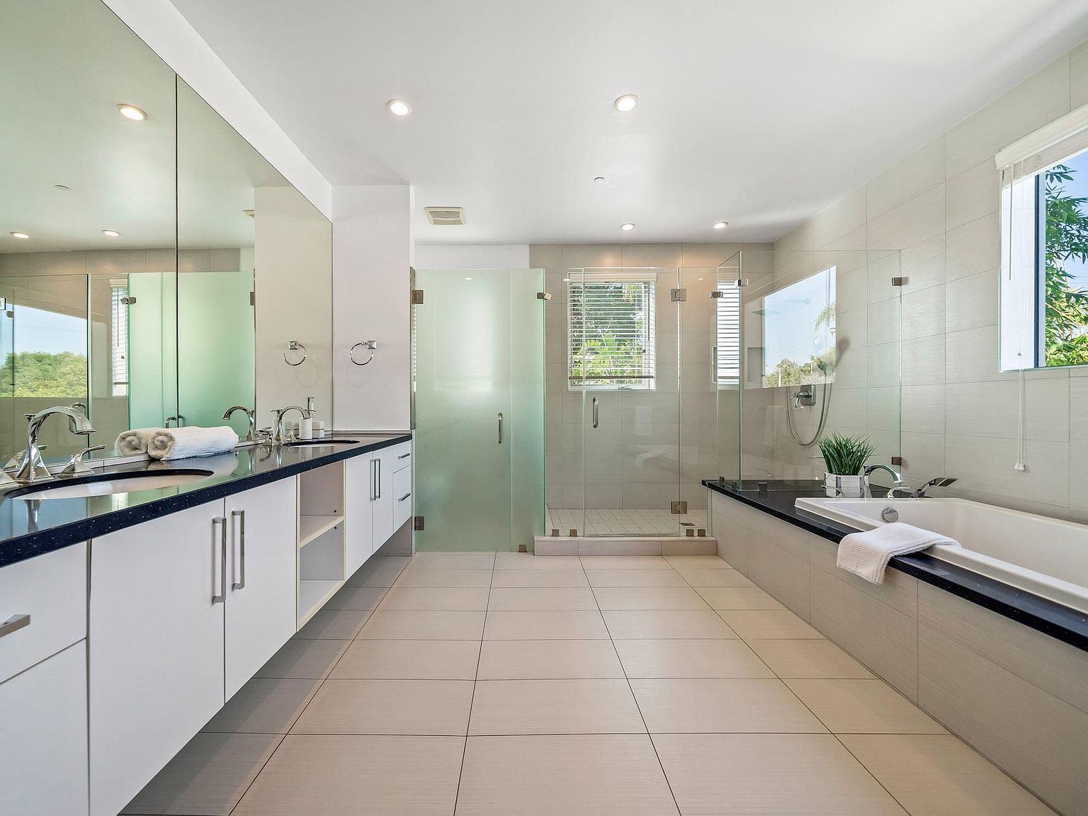 Los Angeles, CA 90048