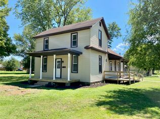 808 W Madison Ave, Altamont, IL 62411