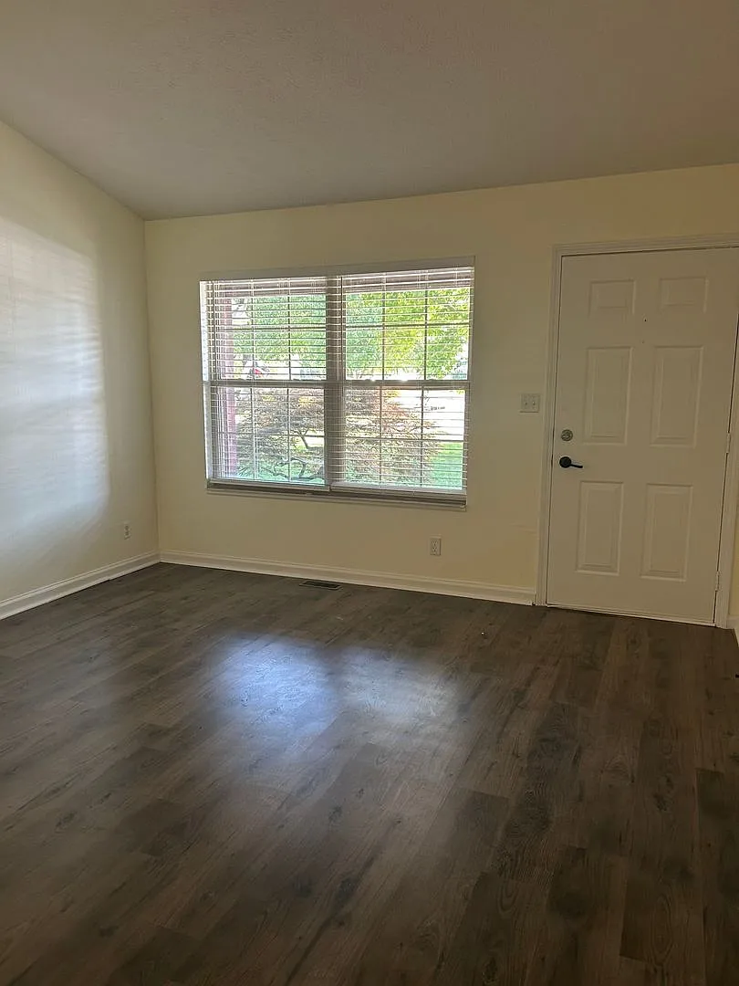4320 Roundtable Court — Photo 4