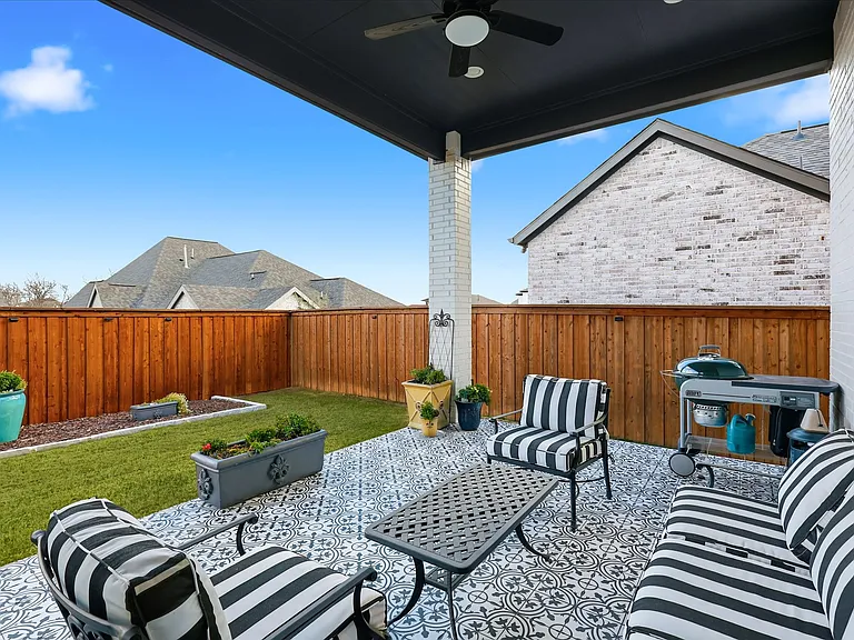 704 Pony Foot Dr — Photo 30