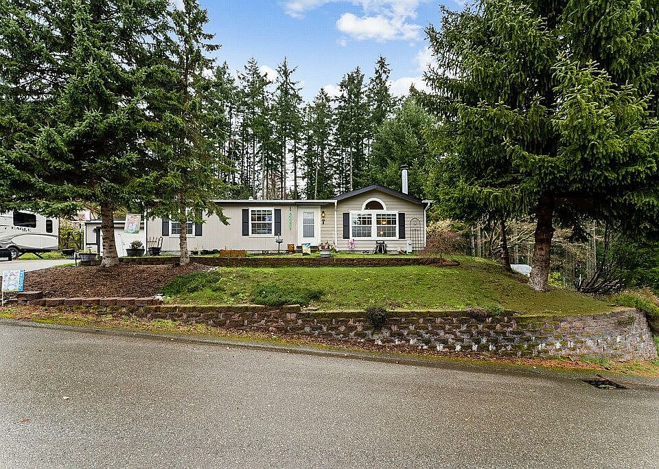 2nd image of 1007 SW Melrose Ln