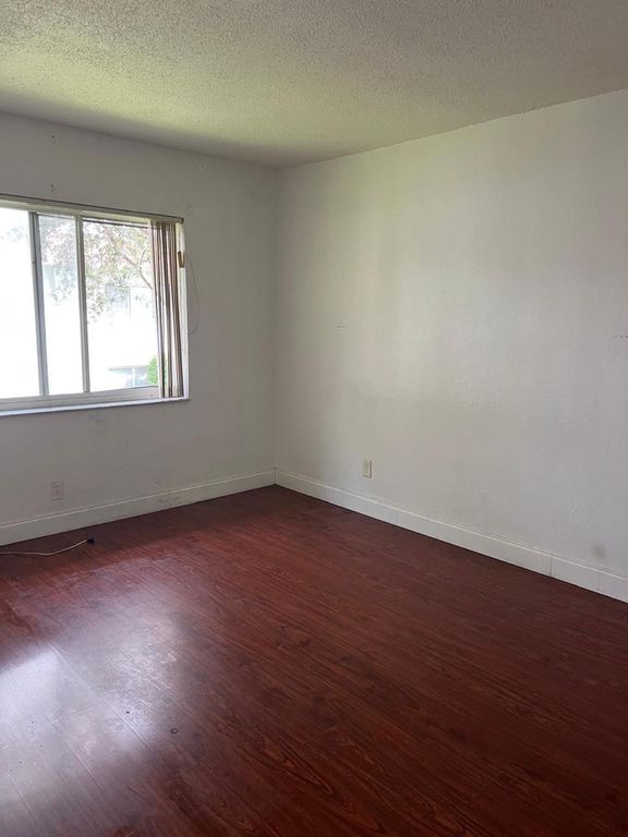 151 SE 6th Ave APT 12, photo 6