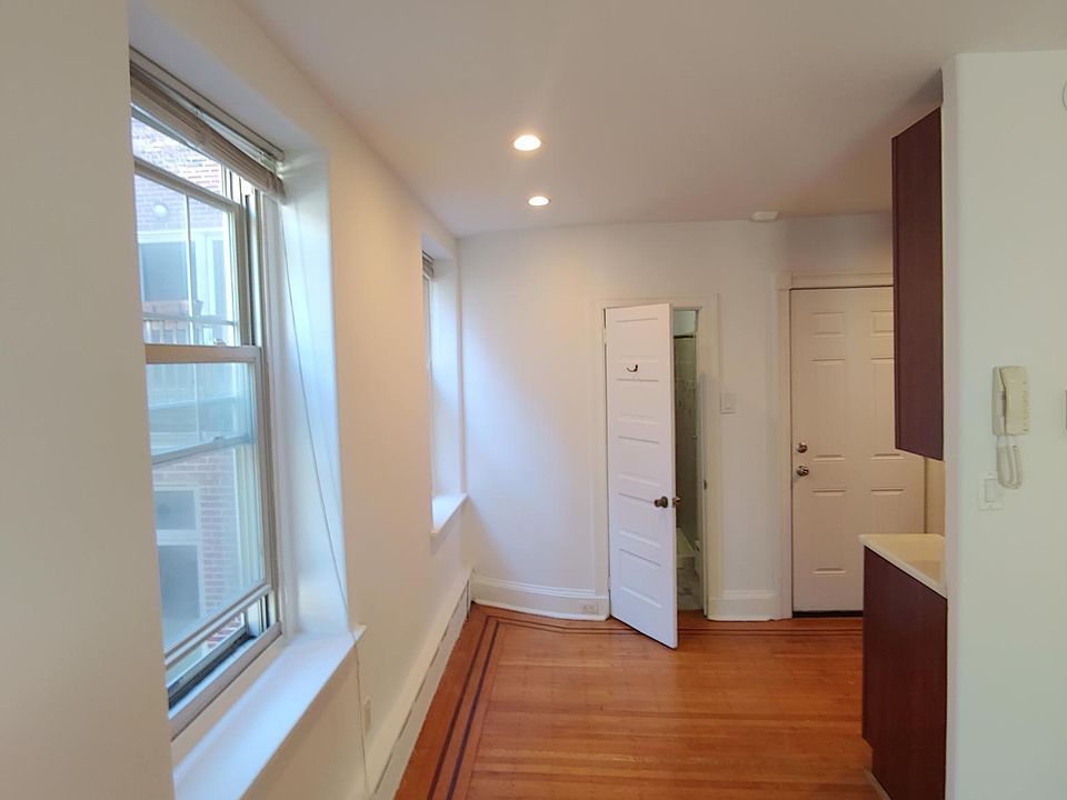 1st image of 307 Pine St APT 2R