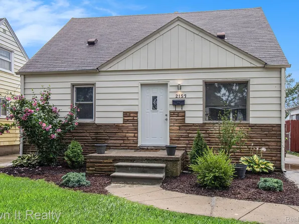 2157 Thomas St, Lincoln Park, MI 48146