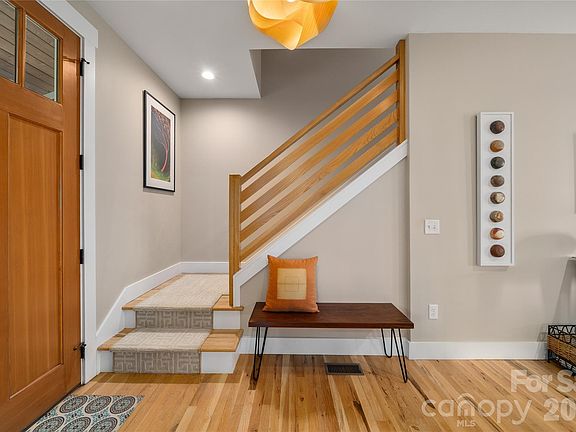 5th image of 24 Acadia Dr