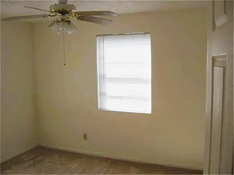 1833 Oriole Dr — Photo 7