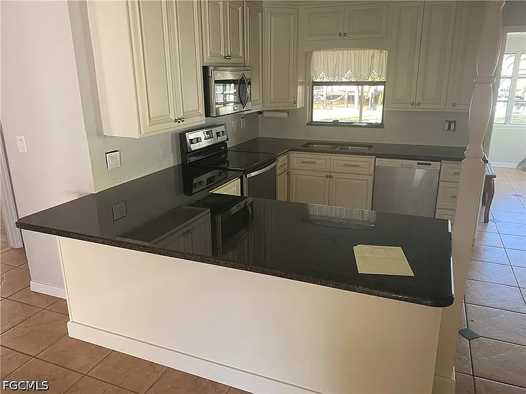 2143 W Tobago Cir — Photo 4