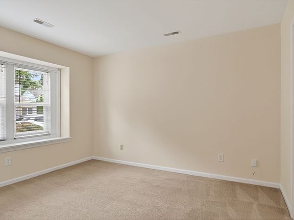 4th image of 227 Ashridge Ln