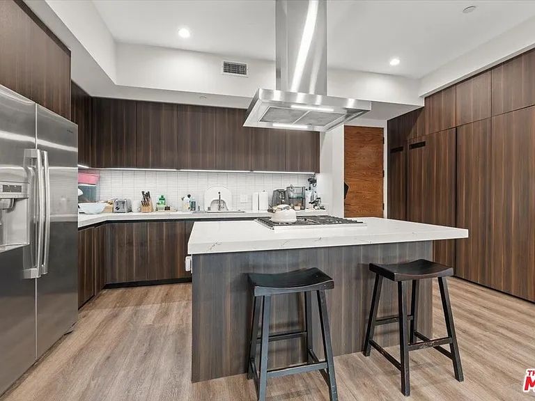556 N Flores St #2B — Photo 8