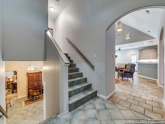 4th image of 256 Montclair Ave