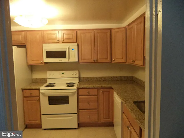 7027 Alicent Pl — Photo 6