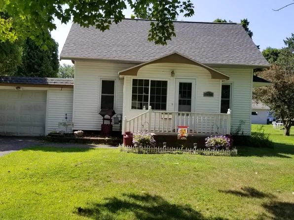 717 Henford Ave, Kingsford, MI 49802