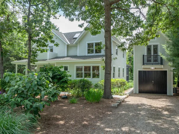 26 Tia Anna Ln, Oak Bluffs, MA 02557