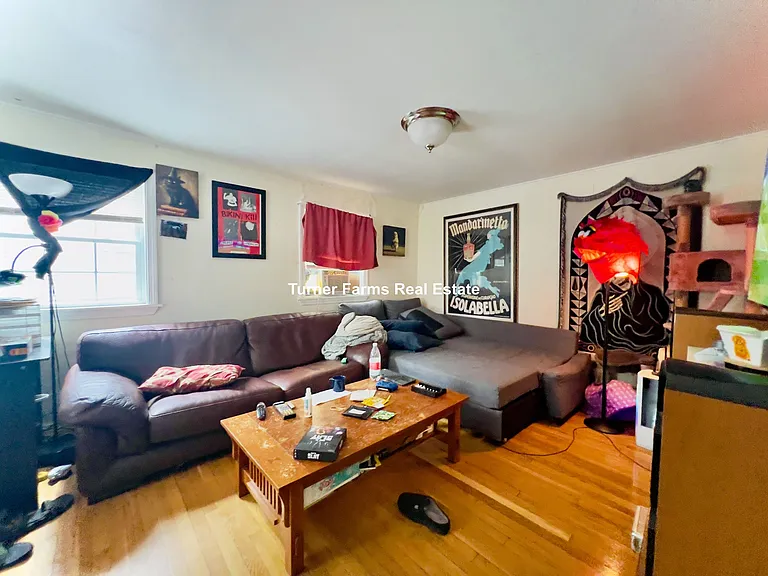 76 College Ave #R — Photo 2