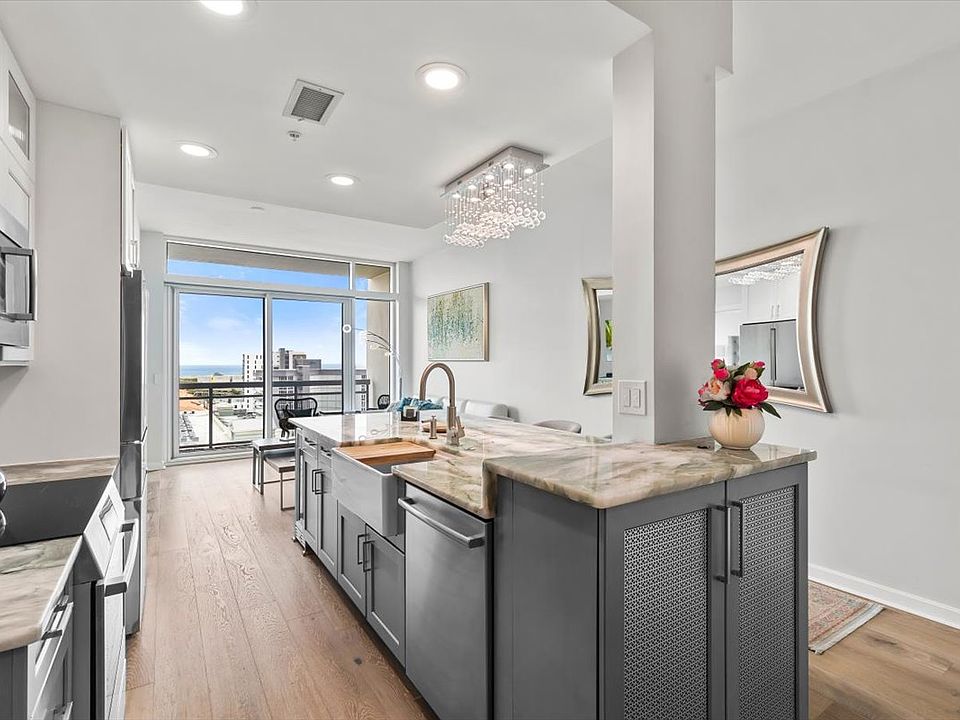 1st image of 400 4th Ave S APT 1008