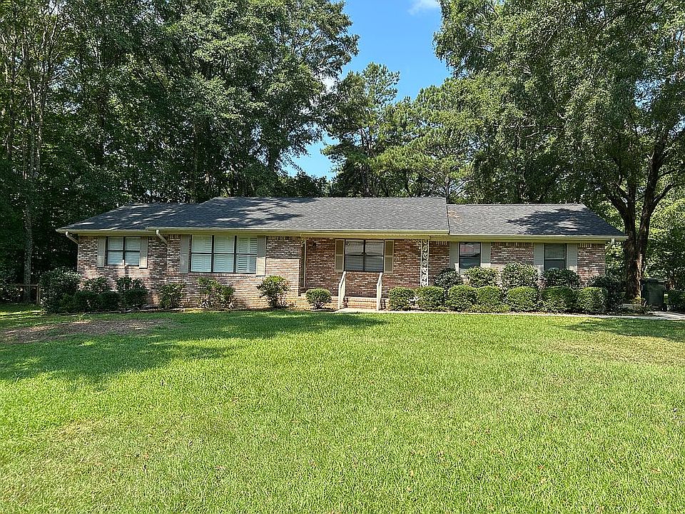 1st image of 1304 Charter Cir