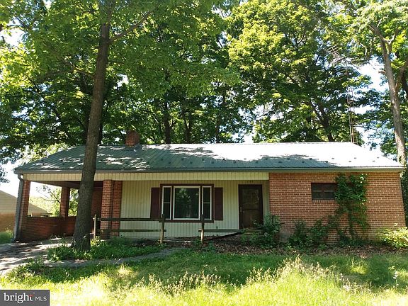 2nd image of 135 Oak Forest Dr