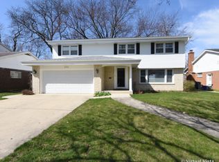 884 S Euclid Ave, Elmhurst, IL 60126