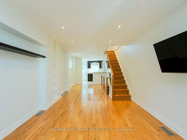 527 Craven Rd — Photo 9