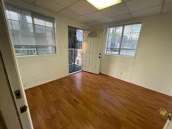 5th image of 377 Douglas St #3