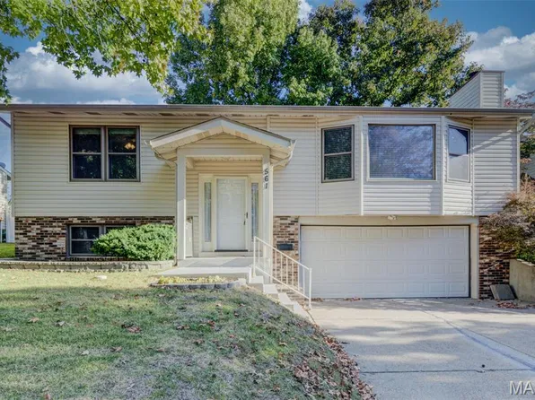 561 Queen Ann Dr, Hazelwood, MO 63042