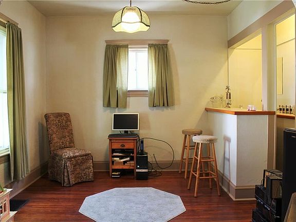 3rd image of 4244 W 23rd St