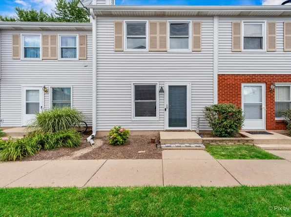 1242 Marywood Ct, Aurora, IL 60505