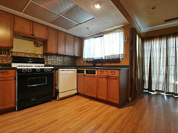 3rd image of 735 Quesnel Dr