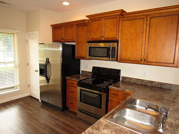 3rd image of 414 Tapestry Pl