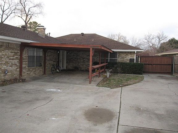 2nd image of 1900 Anna Dr