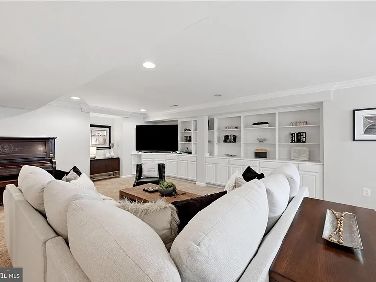 22806 Oatlands Grove Pl — Photo 37