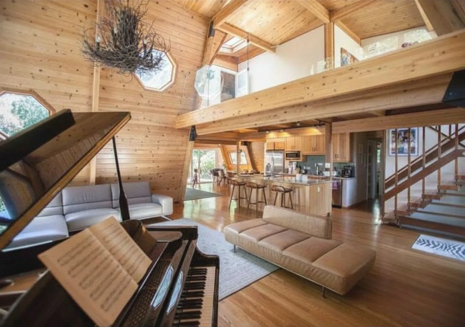 Luxurious Bayview Treehouse: Hot Tub, 15 min to SF — Photo 2