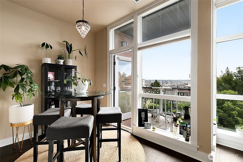 4th image of 708 Market Street #402