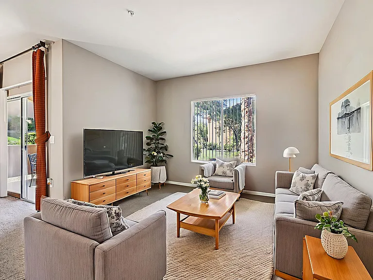 D2x2 Living Room