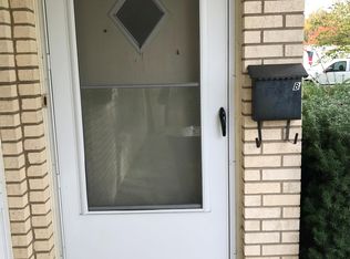 913 W Kensington Dr APT B, Peoria, IL
