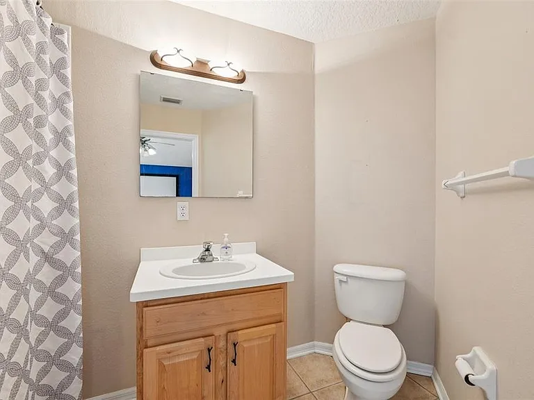 13049 Thoroughbred Dr — Photo 32