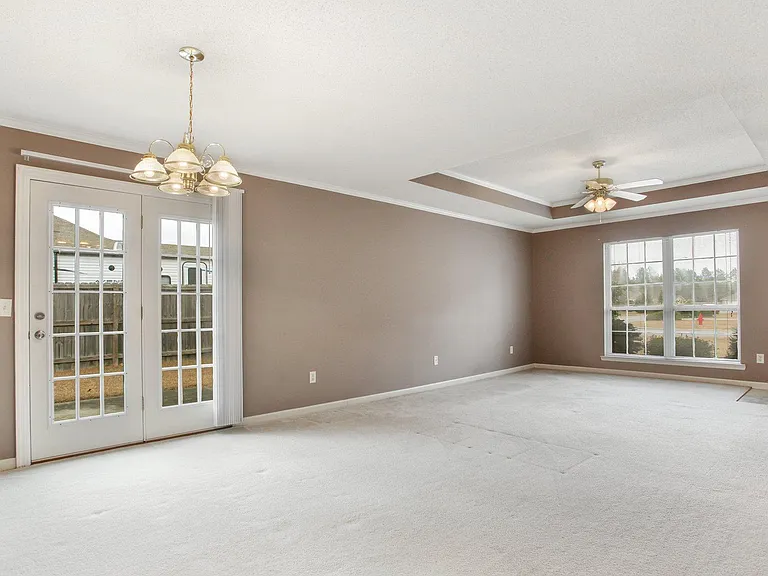 2115 Walberg Dr — Photo 17